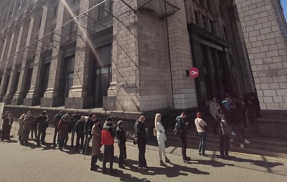 Продаж марок «Русский военный корабль, иди на х#й» у відділеннях Укрпошти завершено