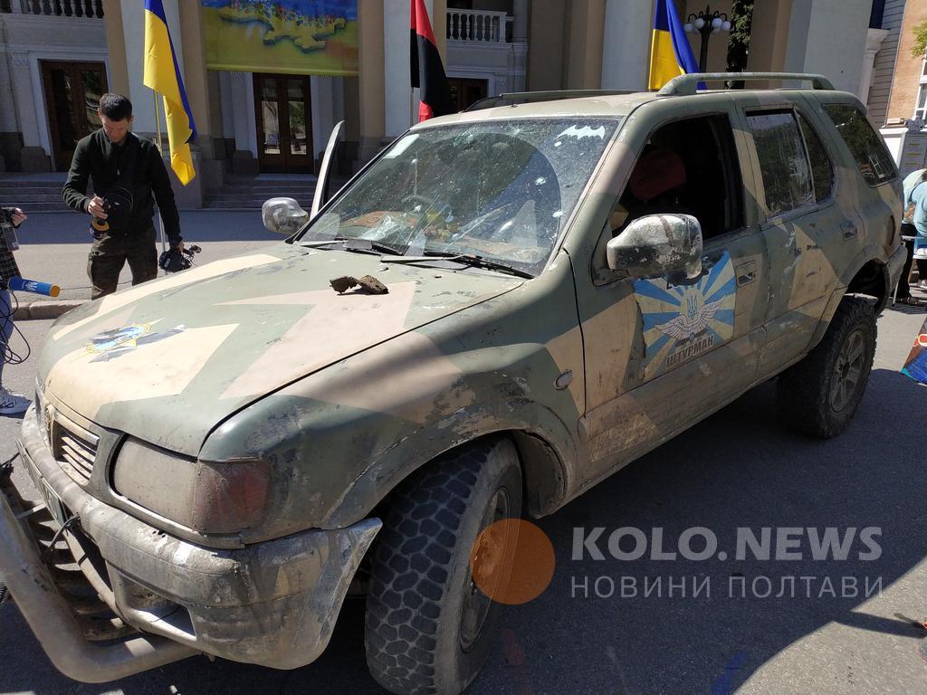 До Полтави привезли автівку, яка побувала в боях із окупантами. ФОТО