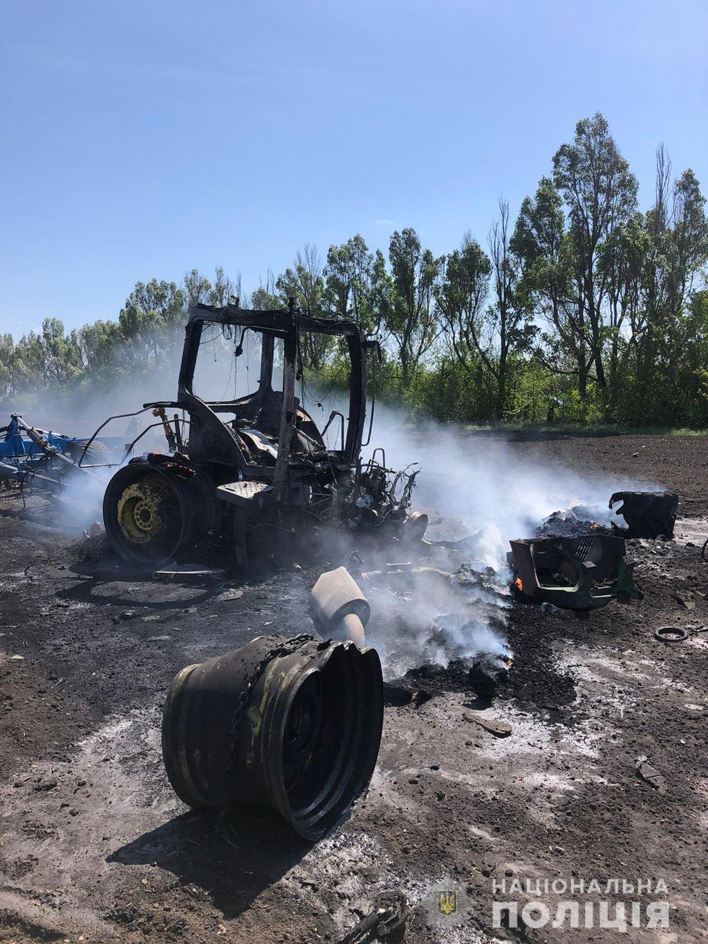На Харківщині окупанти обстріляли трактор у полі, постраждав тракторист з Гадяччини
