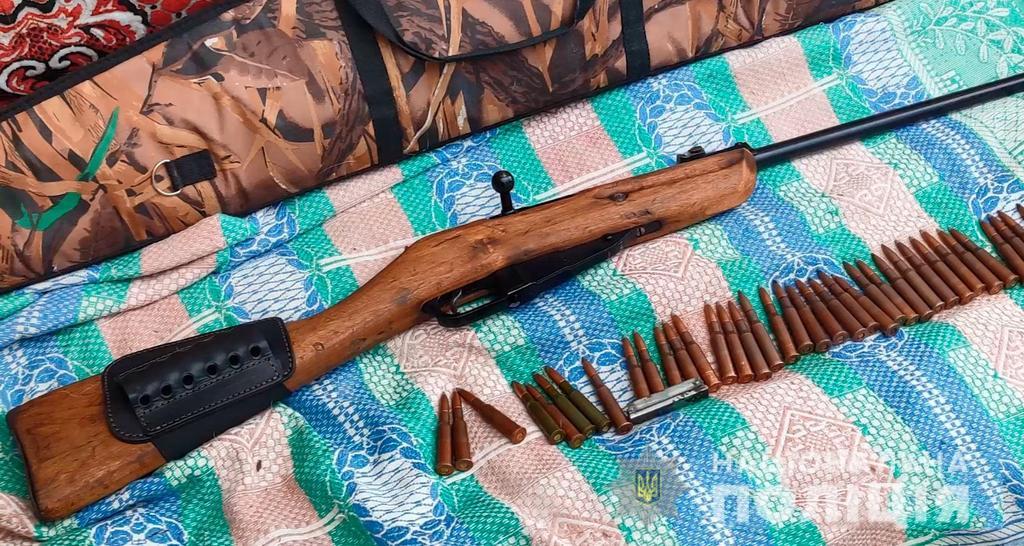 На Полтавщині у чоловіка виявили зброю, набої та гранату