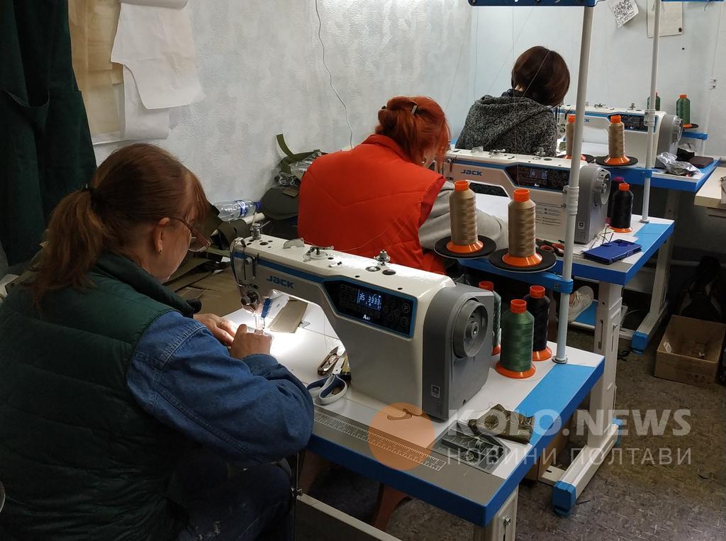 У Полтаві невелика волонтерська майстерня перетворилася на потужний цех, де шиють амуніцію для військових