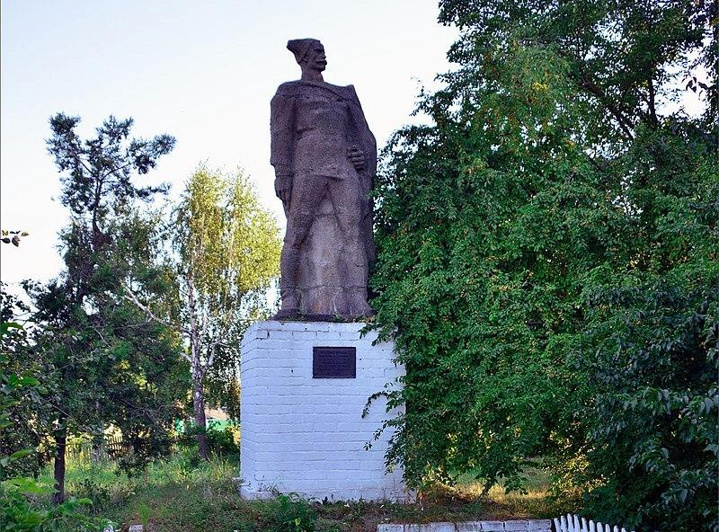 На Полтавщині демонтували останній в області бюст російсько-більшовицькому комдиву Васілію Чапаєву