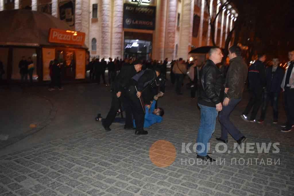 Полтавців скликають на мітинг на «Газетній арці» до міської ради