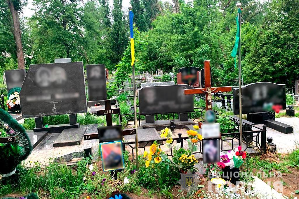 Поліція знайшла чоловіка, який здійснив вандалізм над могилою військової