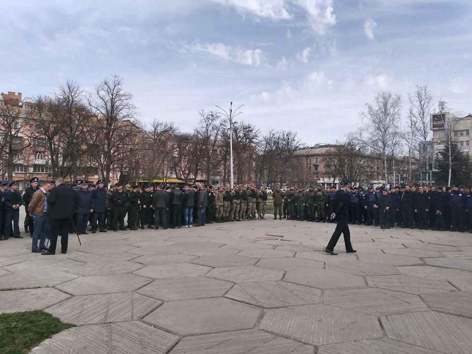 Відлуння арки у Полтаві: поліція на площі перед ОДА проводить навчання