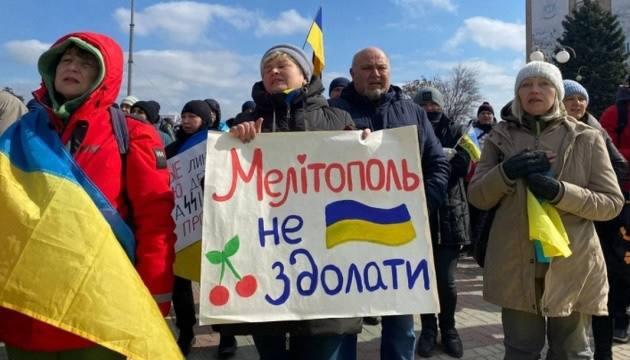 Мелітопольці отруїли росіян своїми черешнями
