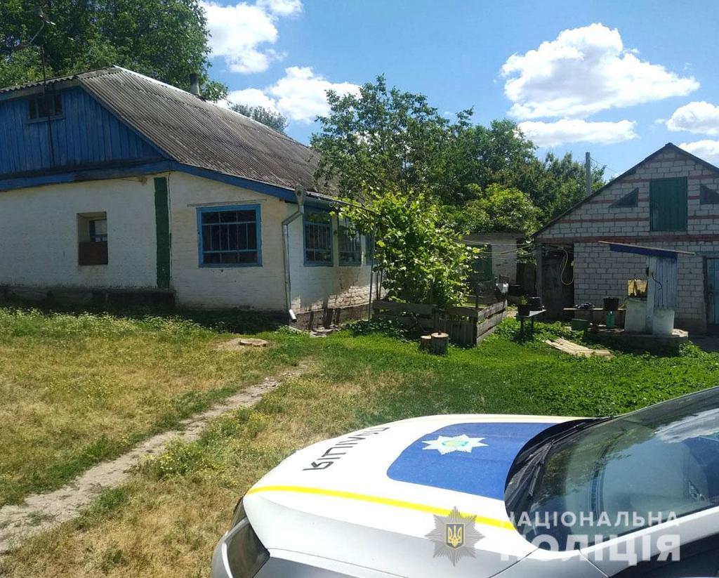 На Полтавщині чоловік ледь не позбавив життя родичку