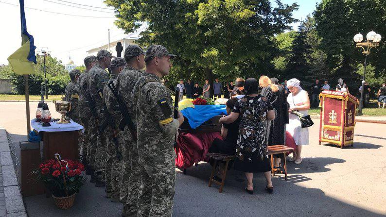 У Полтаві попрощались із загиблим на війні захисником, завтра у Хоролі поховають ще трьох