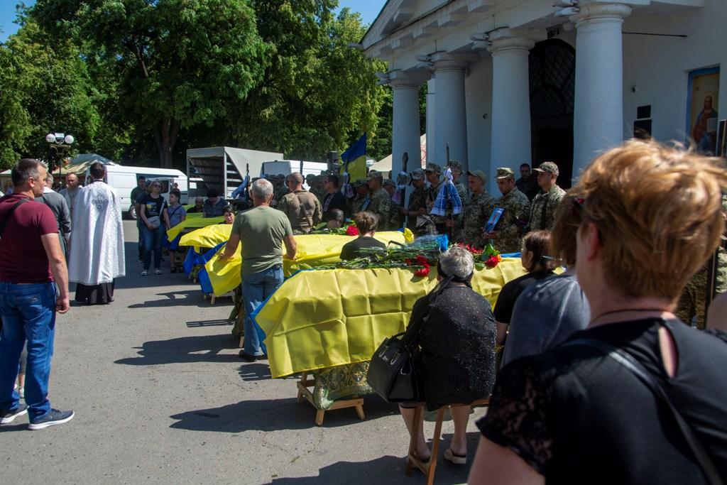 У Полтаві попрощалися з воїнами, які загинули в боях за Україну. ФОТО