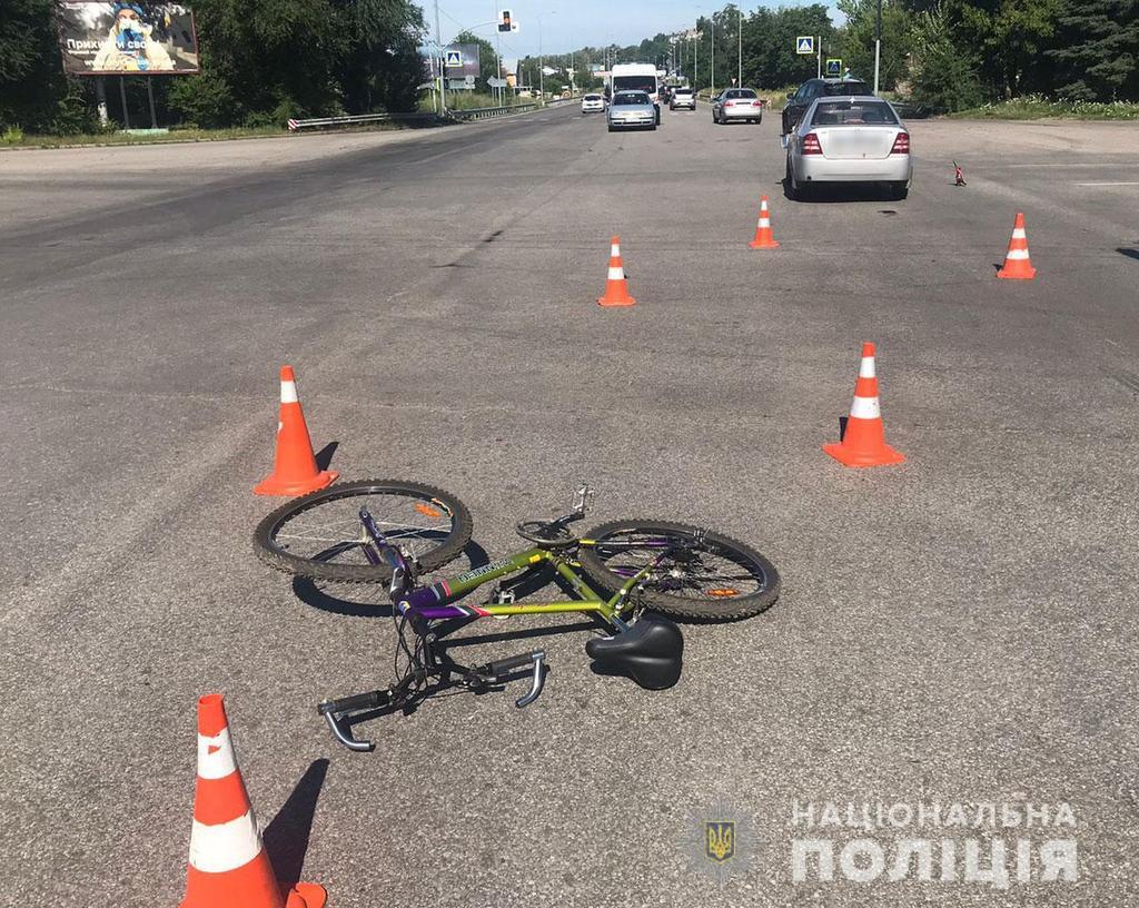 У Полтаві легковик збив велосипедиста