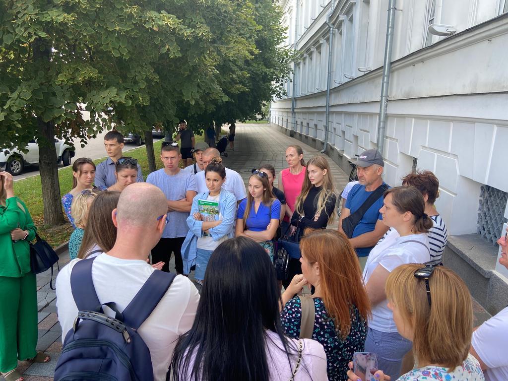 Під Полтавською міською радою мітингували власники квартир, які не можуть заїхати в нове житло 