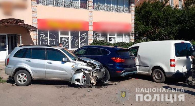 На Полтавщині сталася ДТП за участі відразу чотирьох автомобілів