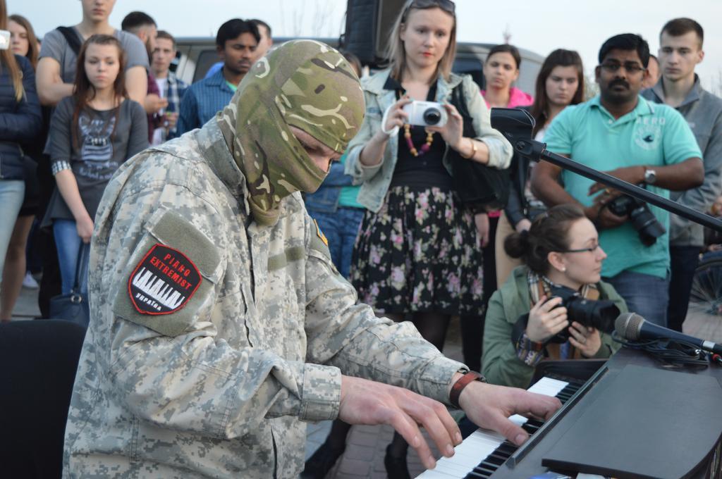 У Полтаві біля Газетної арки виступить Piano Extremist