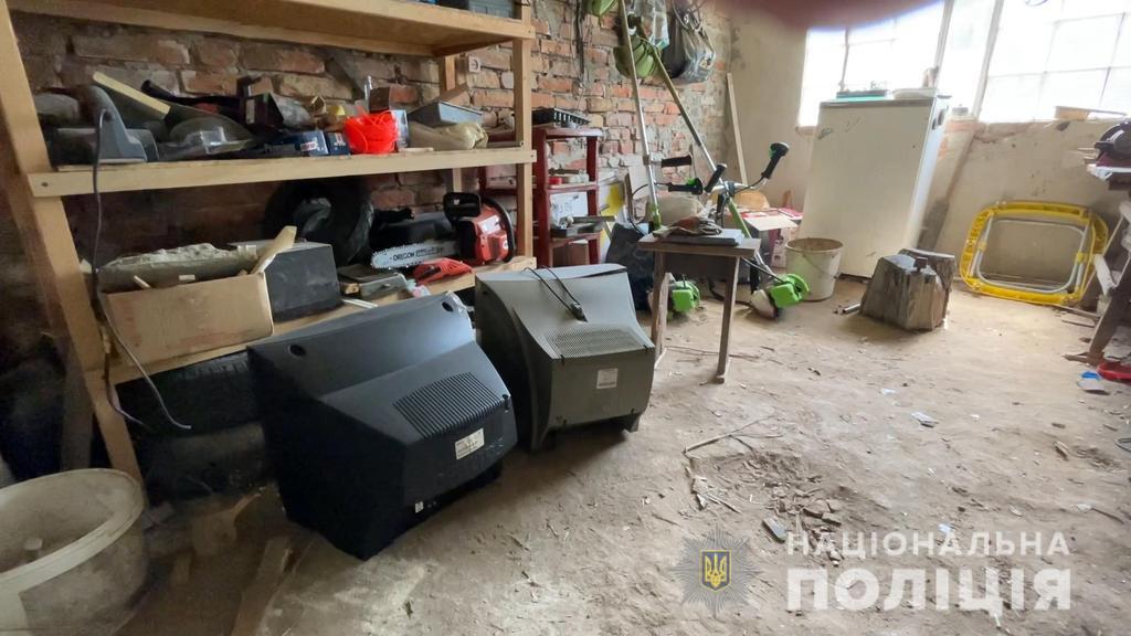 На Полтавщині жінка обікрала будинок односельця та хотіла продати поцуплене