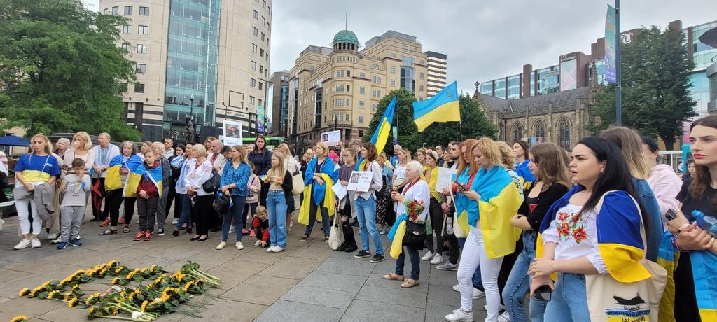 150 днів війни: українці в Англії вийшли на центральну площу та нагадали світові, що гинуть люди. ВІДЕО