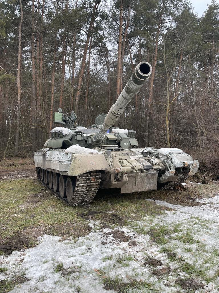 11 танків і 2 бронемашини вилучили у місцевих на Полтавщині. А скільки подібної зброї ще на руках?