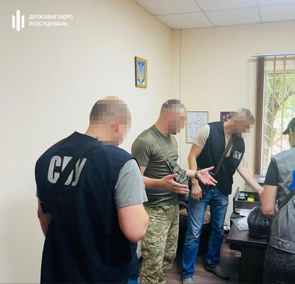 50 тисяч за уникнення призову: на Полтавщині викрили воєнкома-хабарника