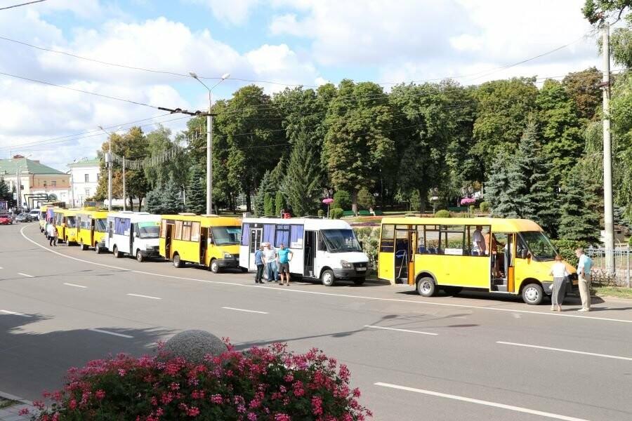 У Полтаві проведуть опитування, чи зупиняти транспорт під час повітряної тривоги