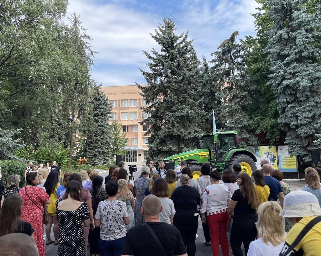 Як у Полтаві нову поштову марку «Доброго вечора, ми з України» гасили
