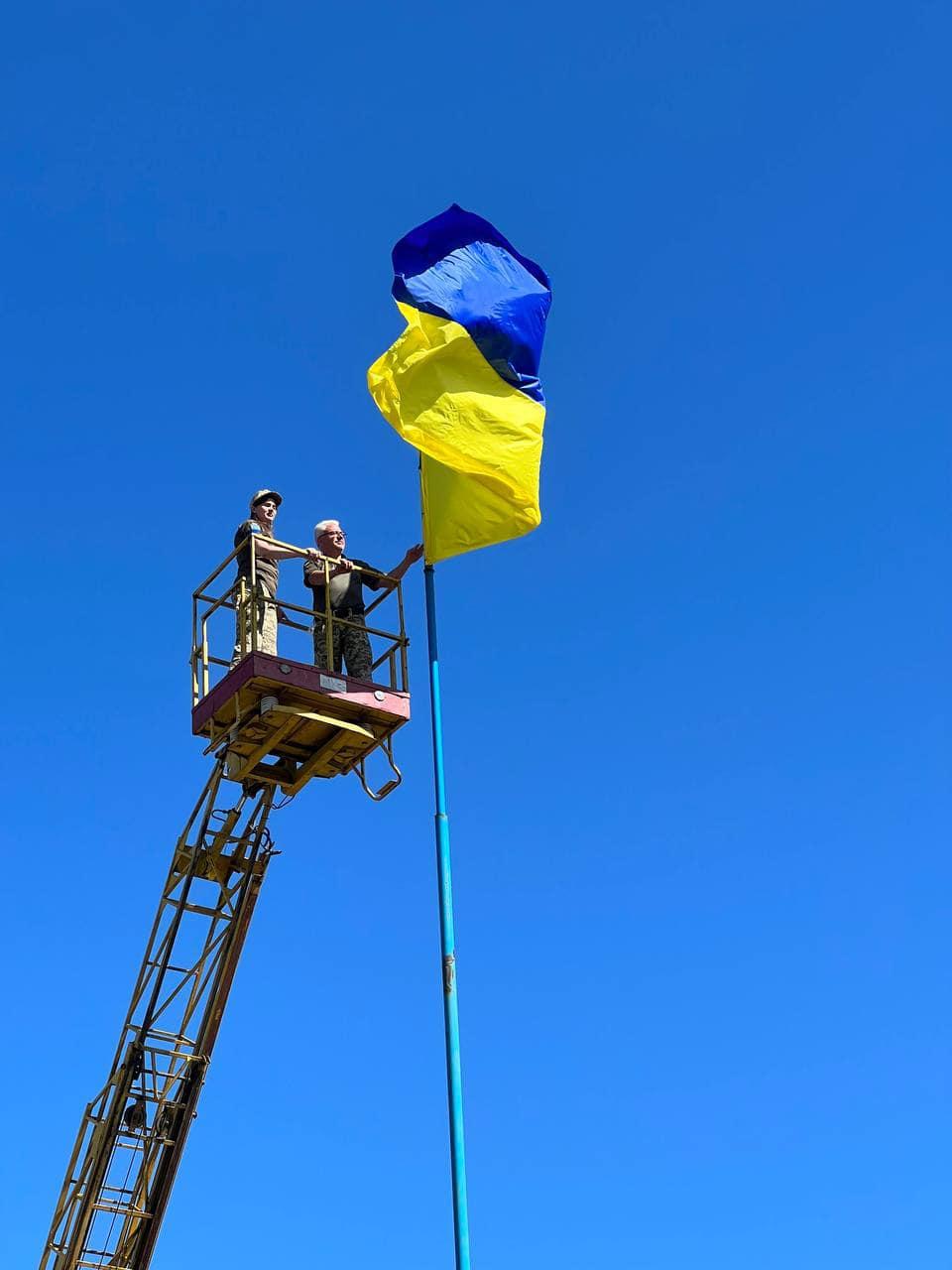 До дня української державності у Полтаві поновили прапори