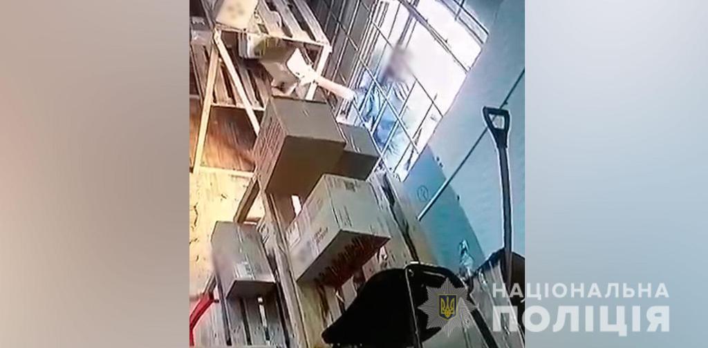Викрав чужу посилку прямо з поштової служби: випадок на Полтавщині