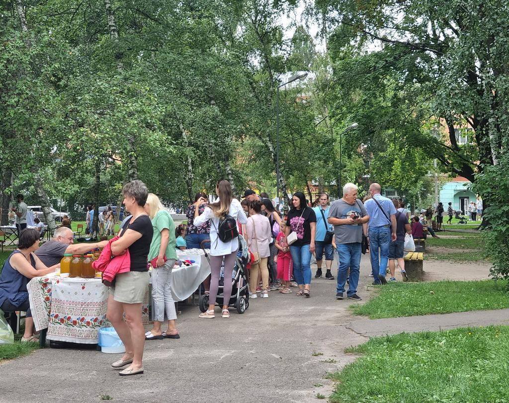 У Полтаві проводять благодійний ярмарок для підтримки ЗСУ: запрошують відвідати. ФОТО 