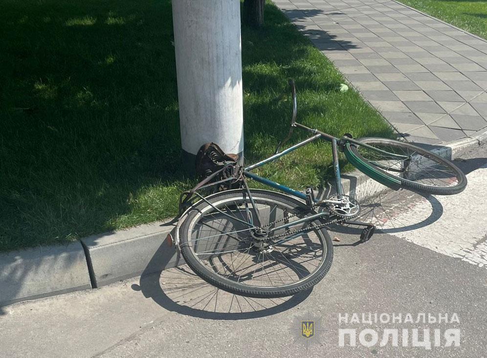 На Полтавщині автомобіль збив велосипедиста