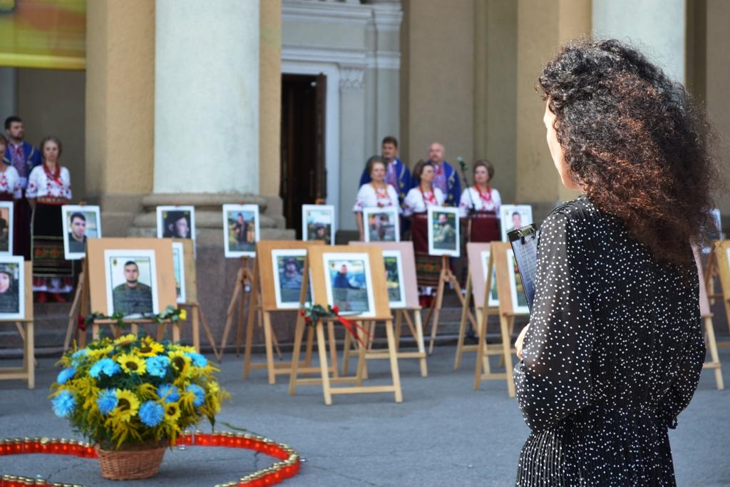 «Янголи міста Марії»: у Полтаві відбулася фотовиставка на честь полеглих бійців «Азову»