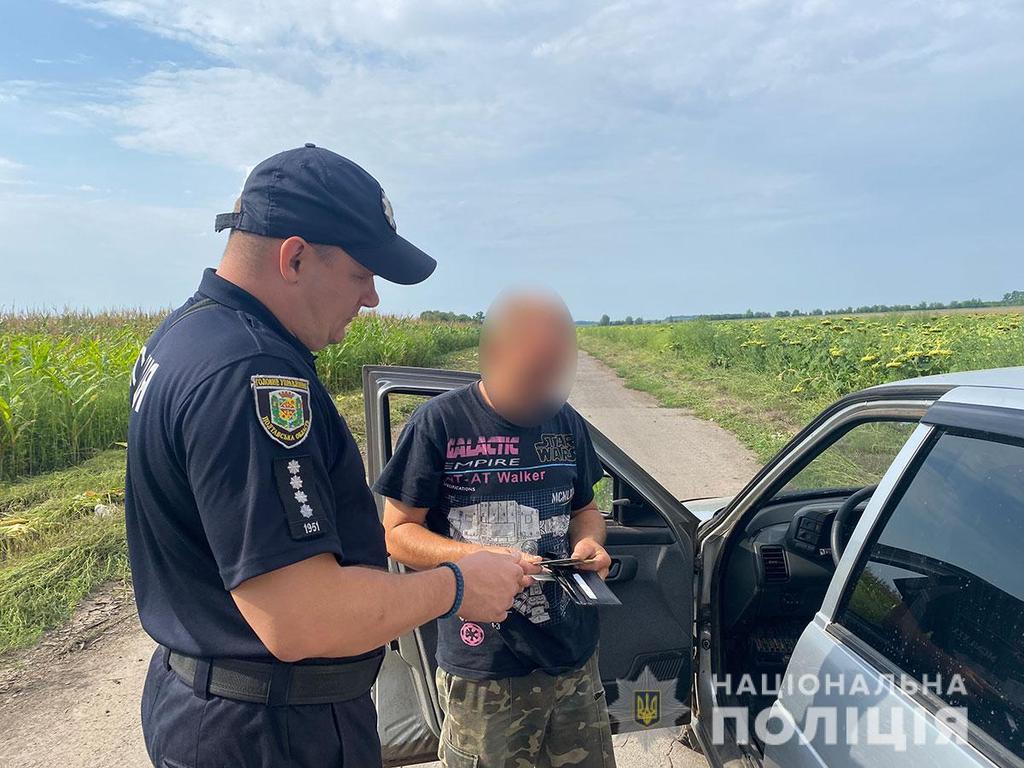 На Полтавщині поліція в ході перевірки затримала чоловіка, якого перевіряють на співпрацю з ворогом