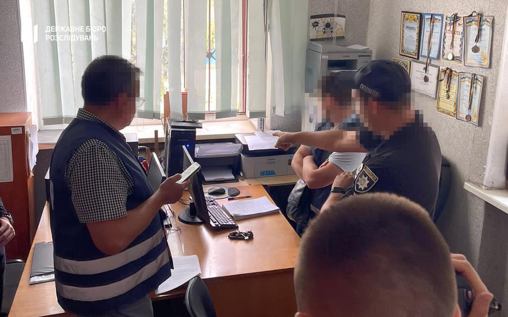 У Кременчуці затримали слідчого, який намагався «повісити» злочин на невинну людину