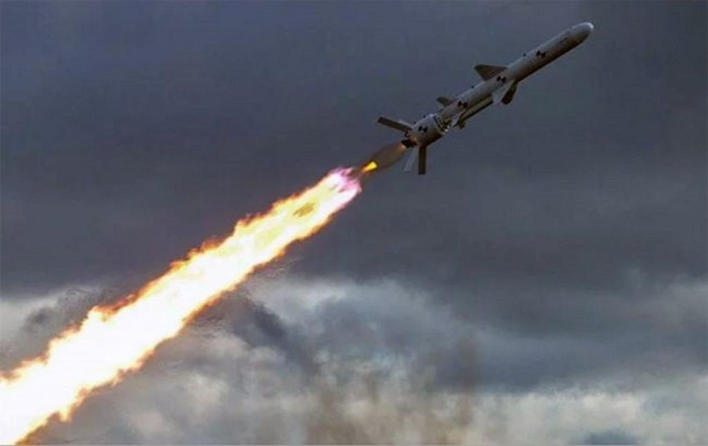 Над Кременчуком збили дві ракети: наслідки рашистського обстрілу по об’єктам критичної інфраструктури.