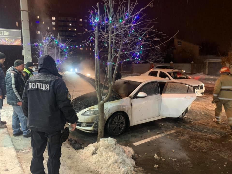 Поліція оголосила підозру зловмисникам, які підпалили авто депутату міськради Полтави