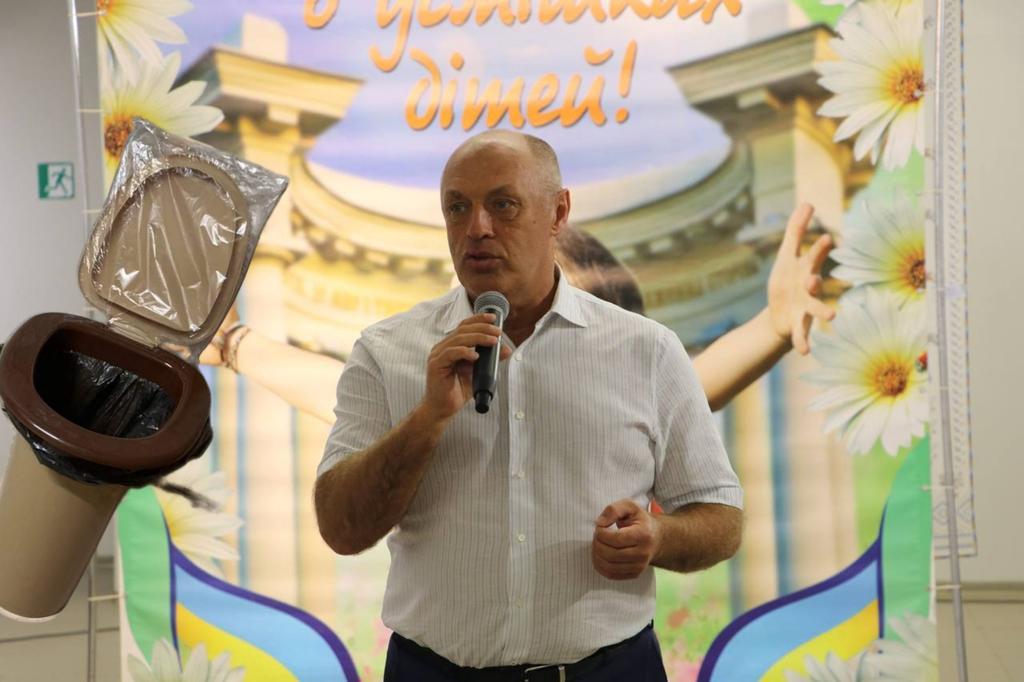 «Та немає проблеми з тендерами по шкільних туалетах» – Дмитро Лунін прокоментував заяву Олександра Мамая