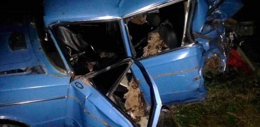 На Полтавщині вантажівка протаранила припаркований на узбіччі легковик