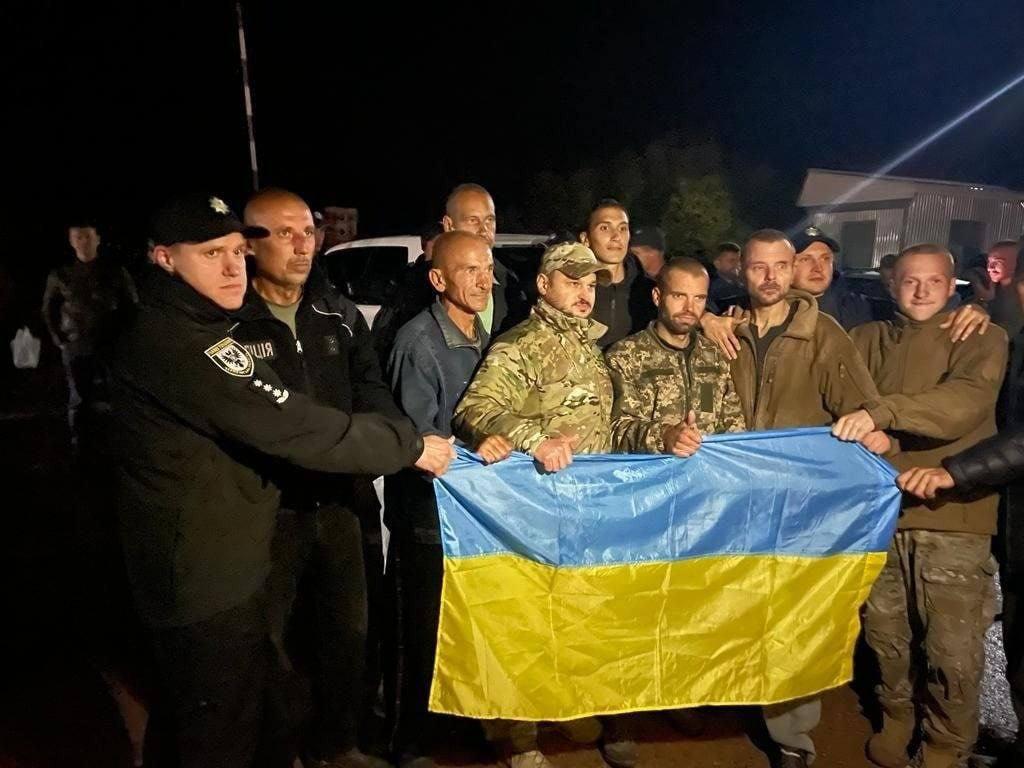Україна повернула частину захисників Маріуполя з російського полону