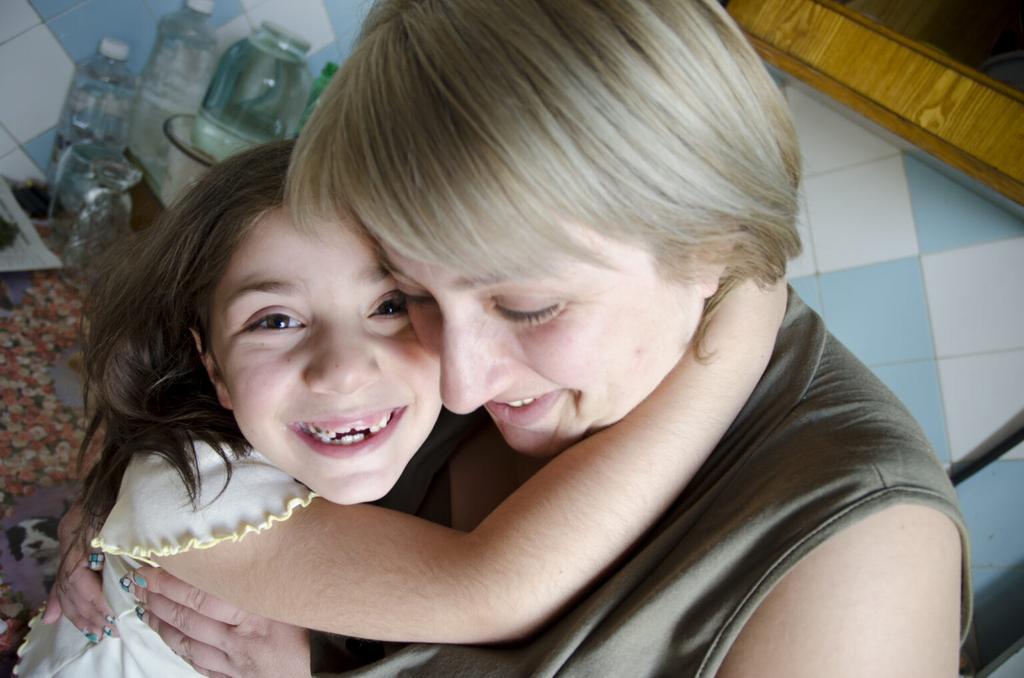 Родини, які всиновили дітей в Україні, отримають грошову допомогу