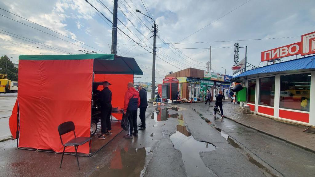 Вундер авто повернулось на Полтавські вулиці. Без лінолеуму, але в палатці