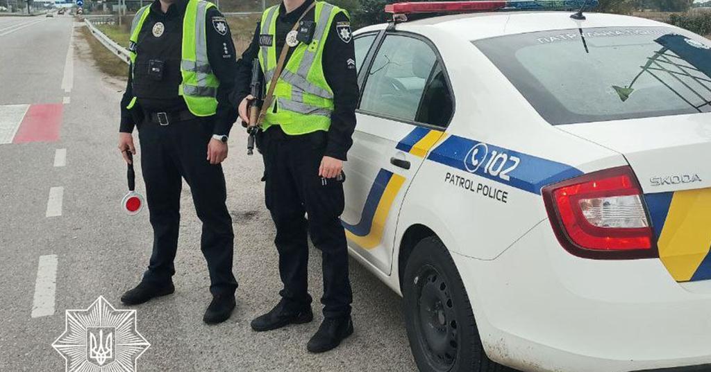 З 1 жовтня водії зобов’язані вмикати фари автомобіля за містом