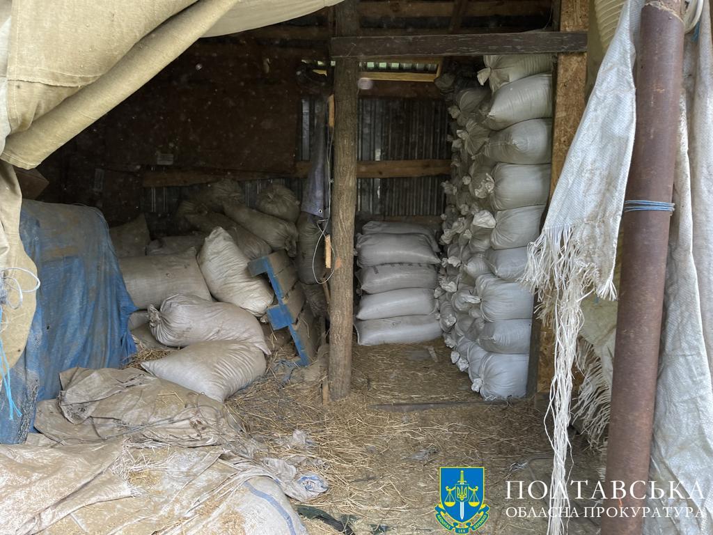 На Полтавщині вилучили понад 20 тонн тютюнової продукції, виготовленої у підпільному «цеху»