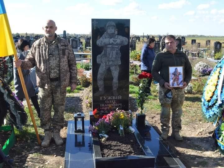 На Миргородщині встановили пам’ятник Герою, тіло якого досі не можуть забрати з поля бою