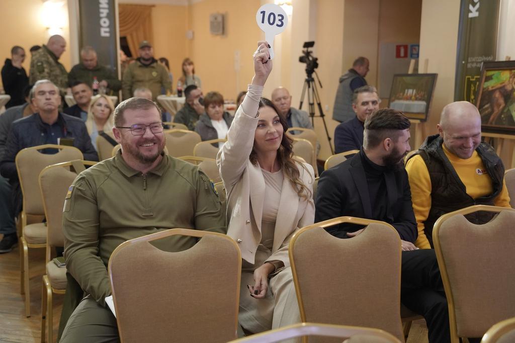 Битва за автографи Кличка і Шевченка, недооцінений лот та таємні благодійники – як у Полтаві збирали 3 мільйони на благодійному аукціоні