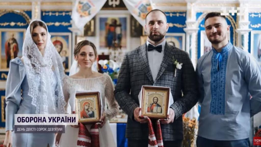 Офіцер-морпіх, звільнений з російського полону, обвінчався з коханою, яка теж служить в ЗСУ