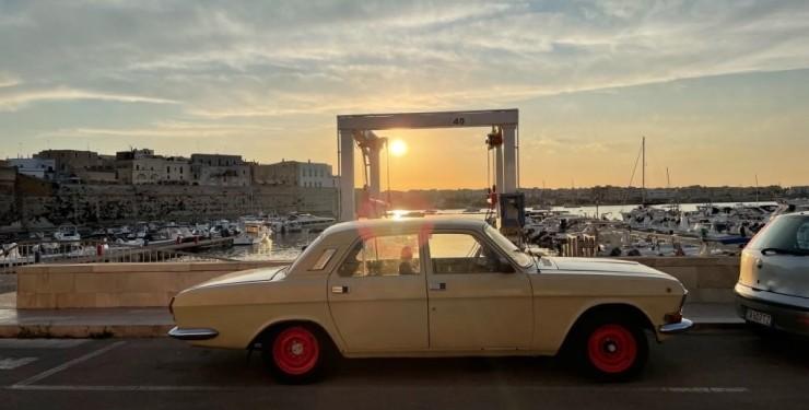 Полтавка на 30-річній «Волзі» здійснила автопробіг Європою