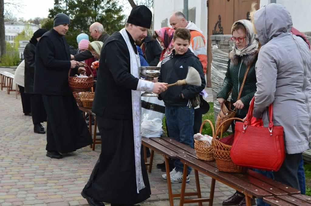 Перед Великоднем полтавці освятили паски