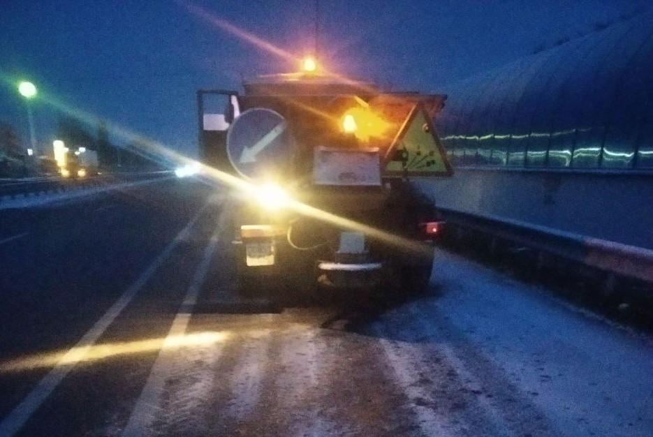 Усю ніч на дорогах Полтавщини працювала техніка