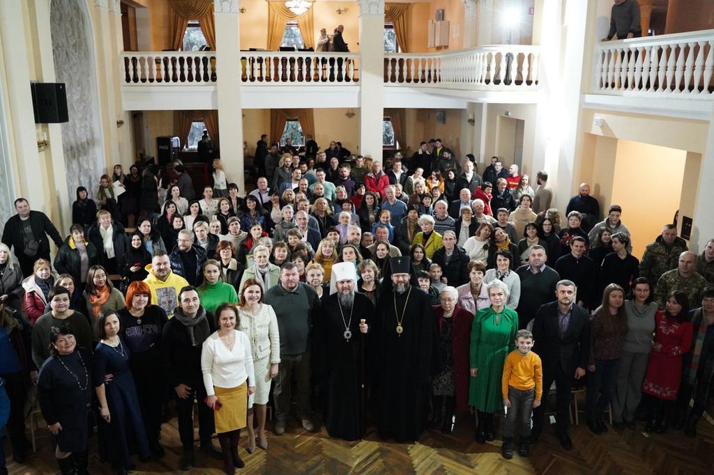 Предстоятель Православної церкви України нагородив 200 полтавських волонтерів та військових