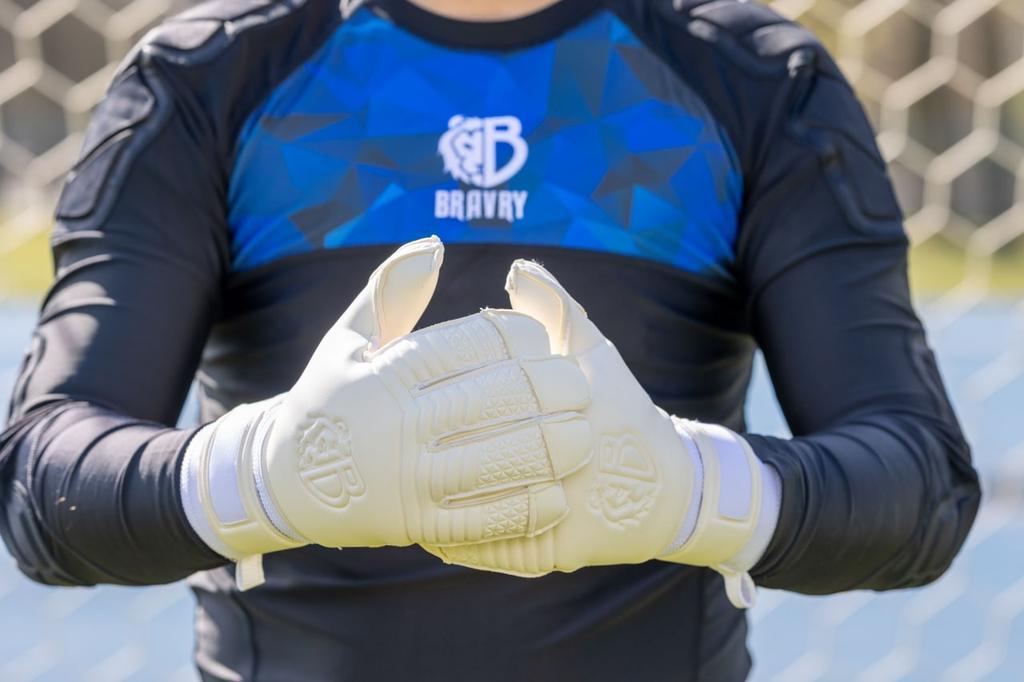 Воротарські рукавиці для футболу: як обрати професійні футбольні рукавиці