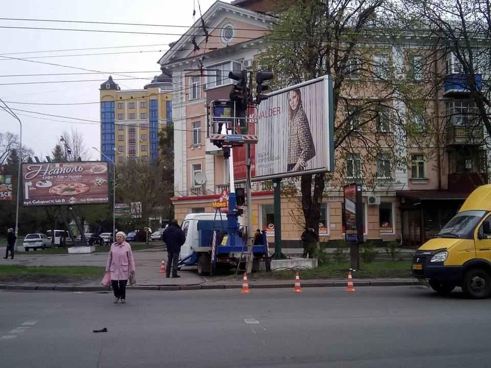 Пильнуйте, полтавці: на розі Сінної ремонтують світлофор