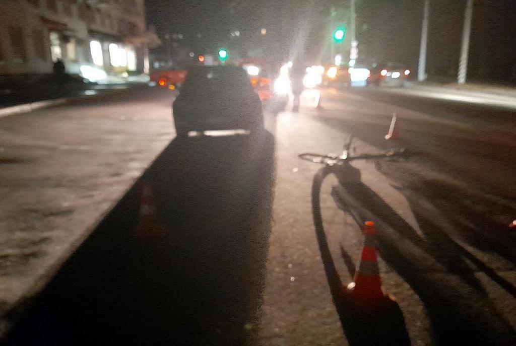 У Полтаві на Сінній легковик зіткнувся з велосипедом