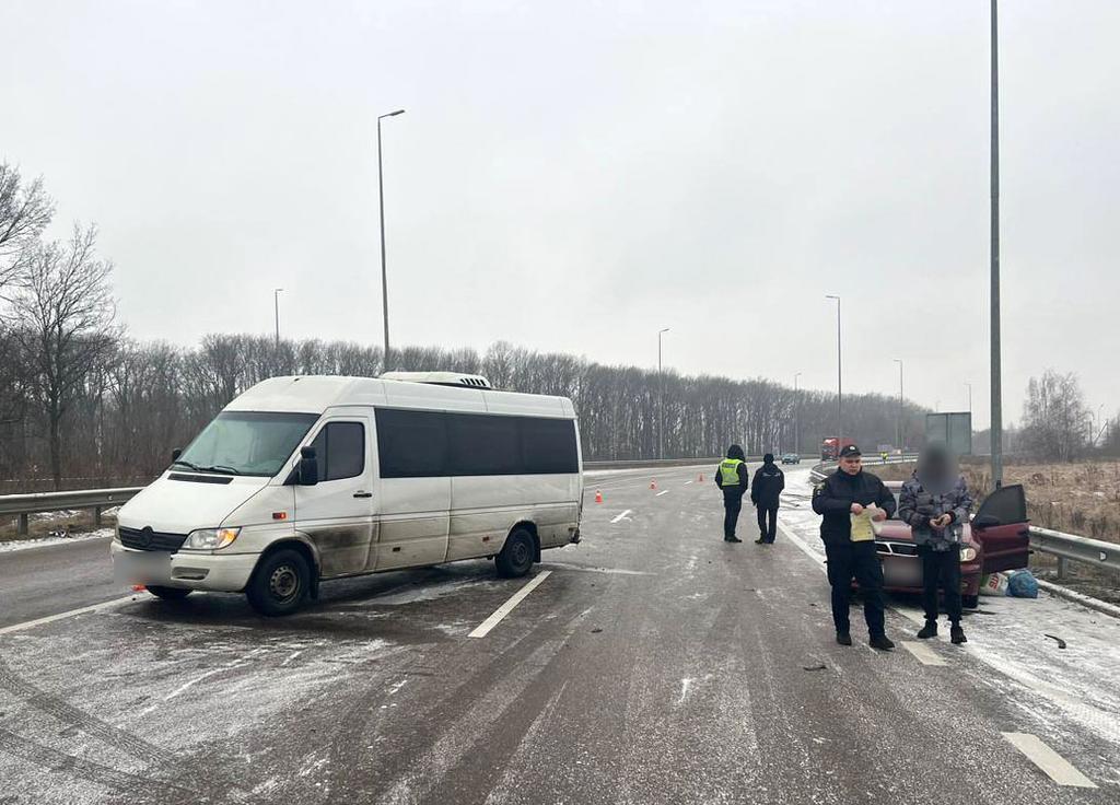 ДТП на Полтавщині: пасажирка вийшла з пошкодженого авто і потрапила під мікроавтобус